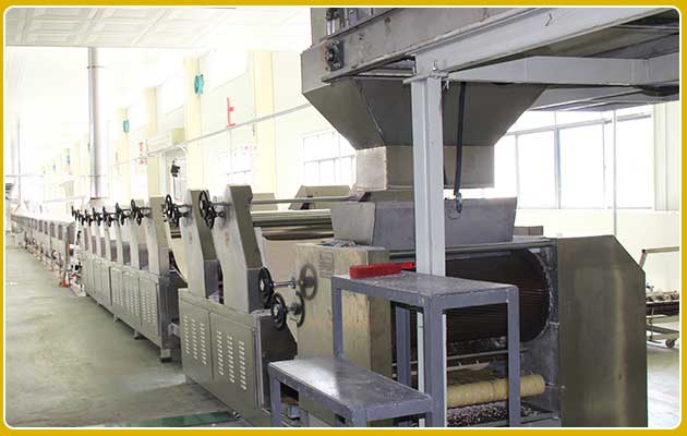 Cómo se fabrican los fideos instantáneos con equipos